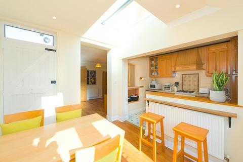 18 Laburnum Road, Epsom, KT18 5DT