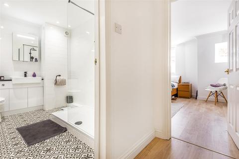 6b South Terrace, Surbiton, KT6 6HT
