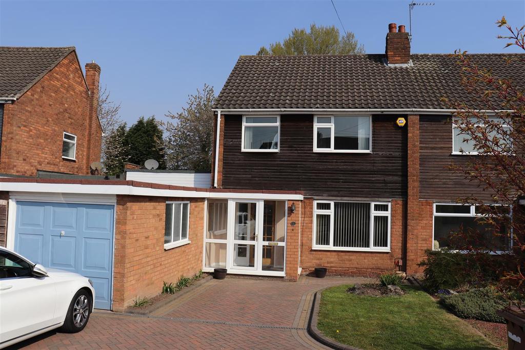 Whitehouse Way, Aldridge 3 bed semidetached house £335,000