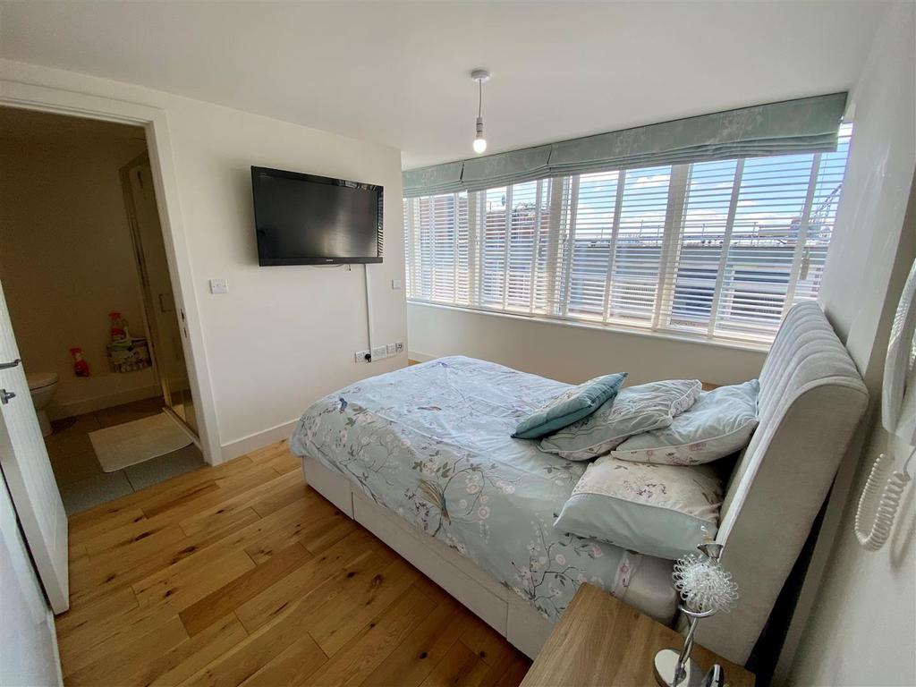 Bedroom 1.jpg