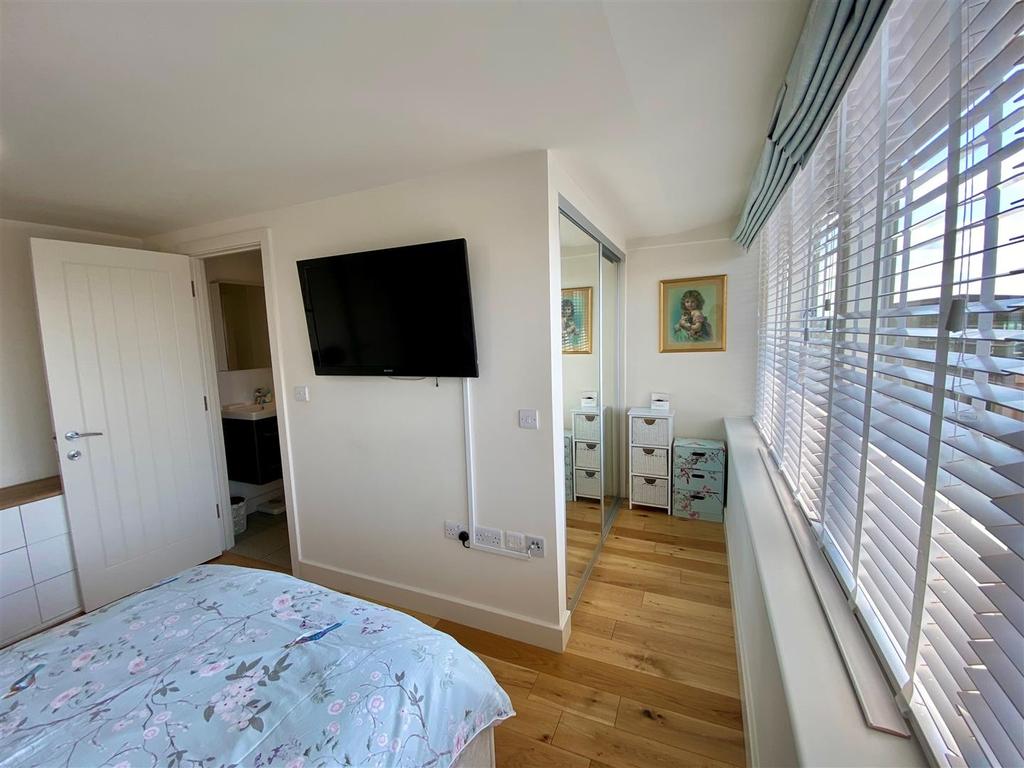 Bedroom 1-2.jpg