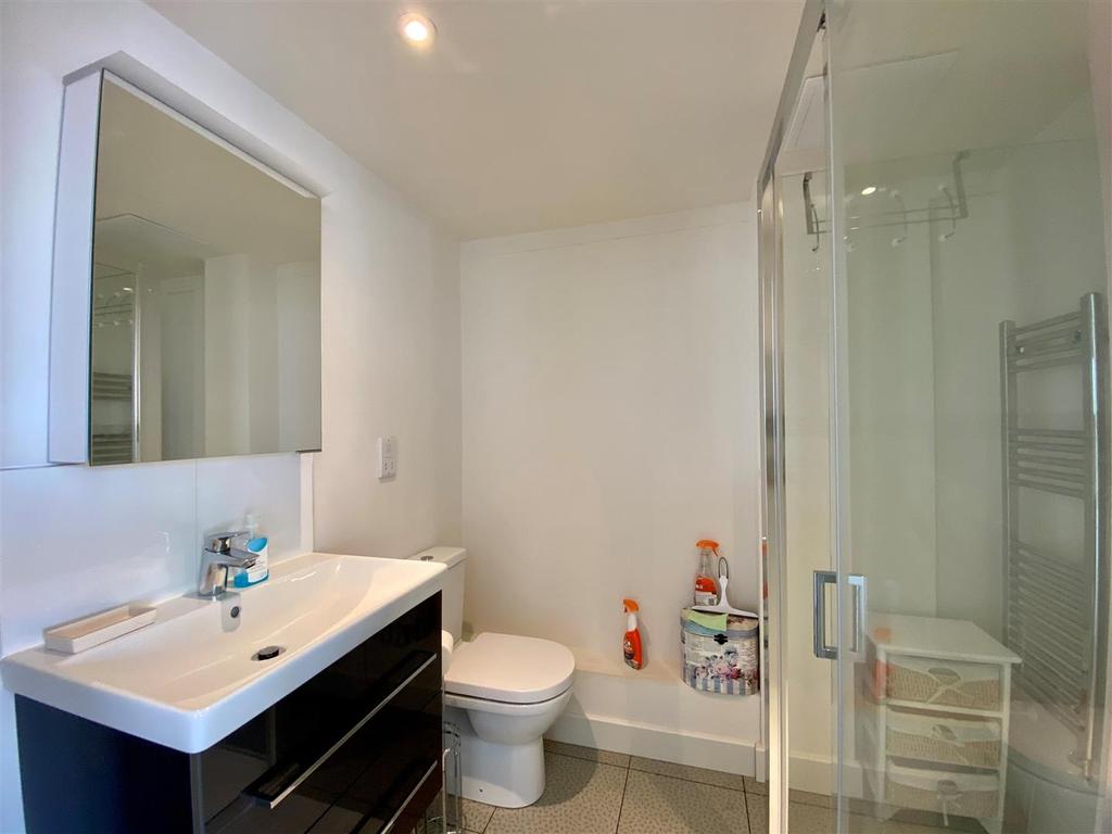 Ensuite shower.jpg