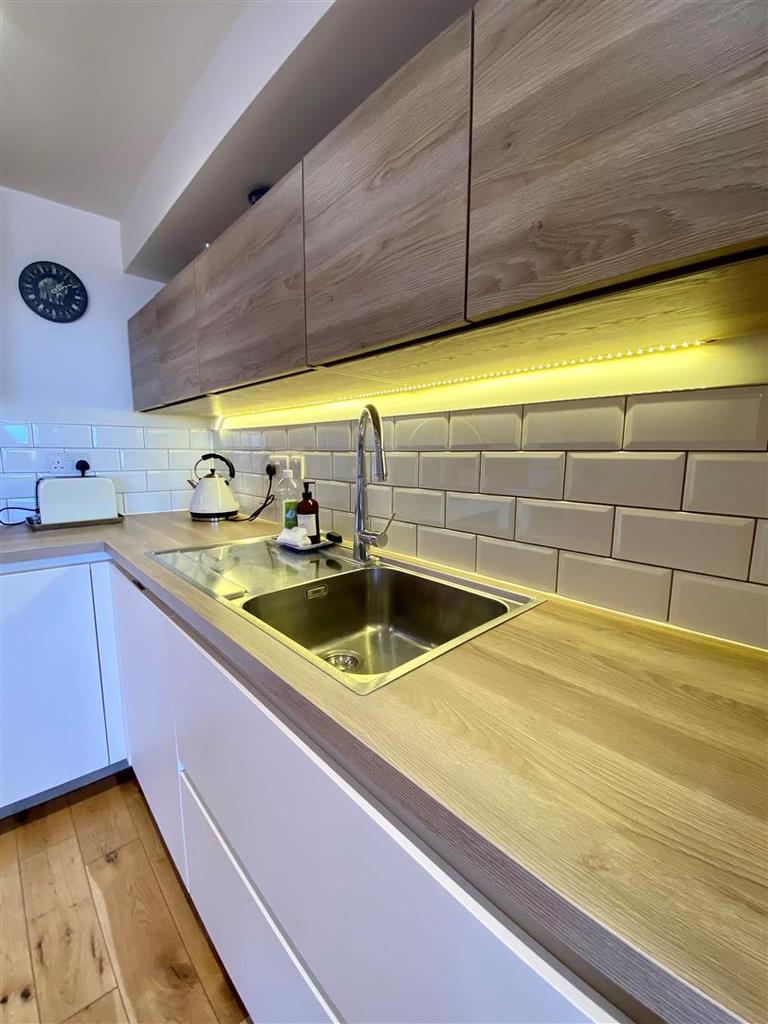 Kitchen 4.jpg