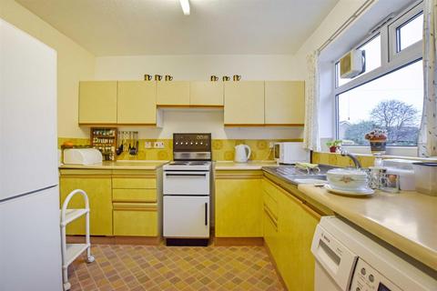 1 The Lawns, Anlaby, Hull, HU10 7HD