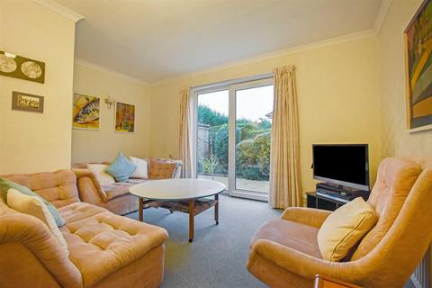 1 The Lawns, Anlaby, Hull, HU10 7HD