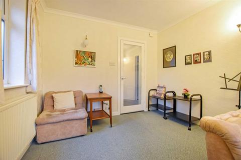 1 The Lawns, Anlaby, Hull, HU10 7HD