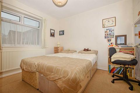 1 The Lawns, Anlaby, Hull, HU10 7HD