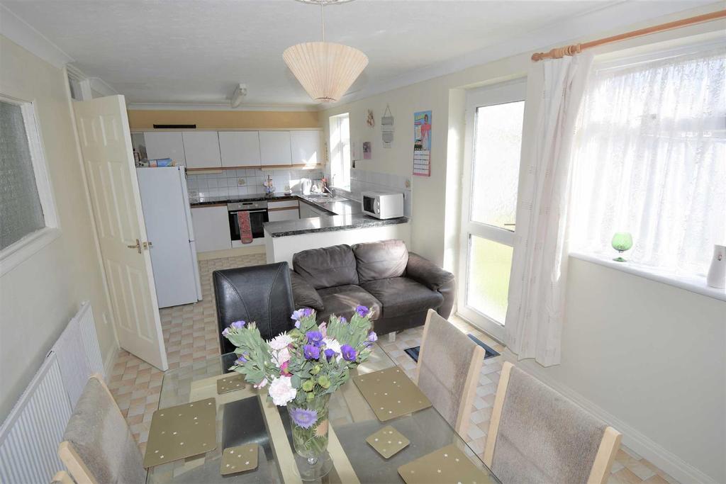 Staines Close, Hull 4 bed terraced house £100,000