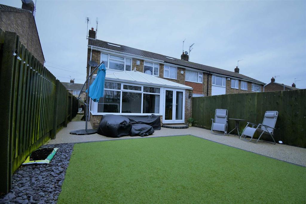 Marsdale, Sutton Park, HULL 2 bed end of terrace house £129,995