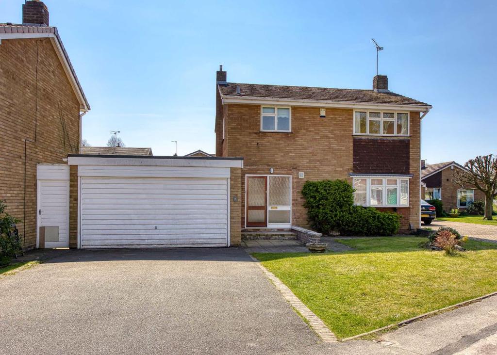 7, Woodcote Road, Tettenhall... 3 bed detached house £345,000