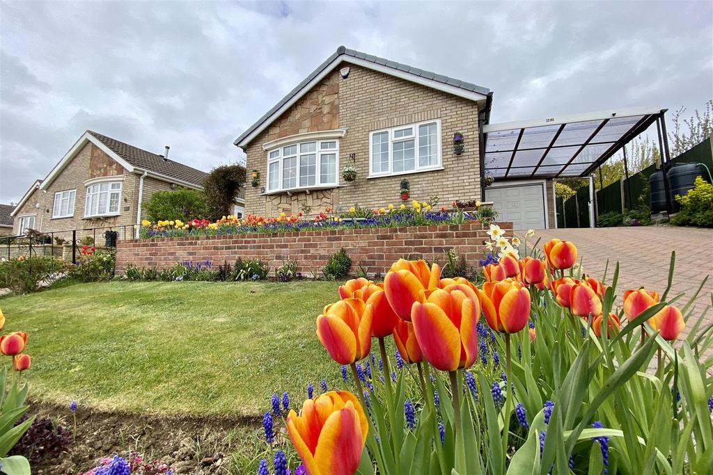 3 Double Bedrooms on Winchester Road, Grantham 3 bed bungalow for sale