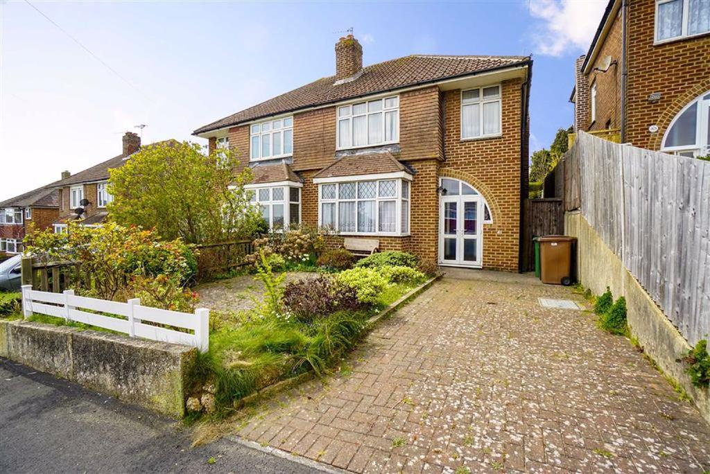 Madeira Drive, Hastings, East Sussex 3 bed semidetached house £320,000