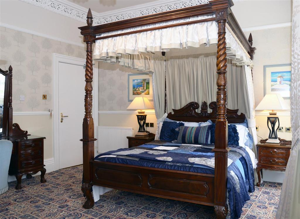 Montclare Superior Room 8.jpg