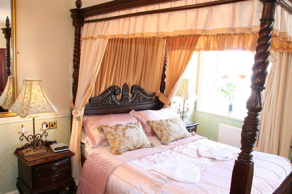 Montclare Room 12 b.JPG