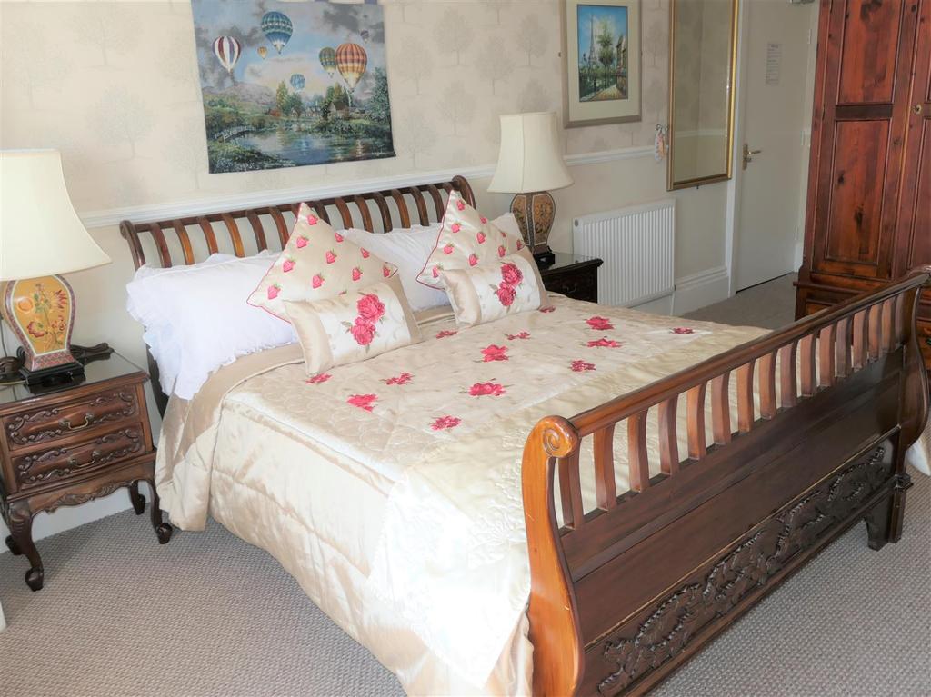 Montclare Luxury Room 6 b.JPG