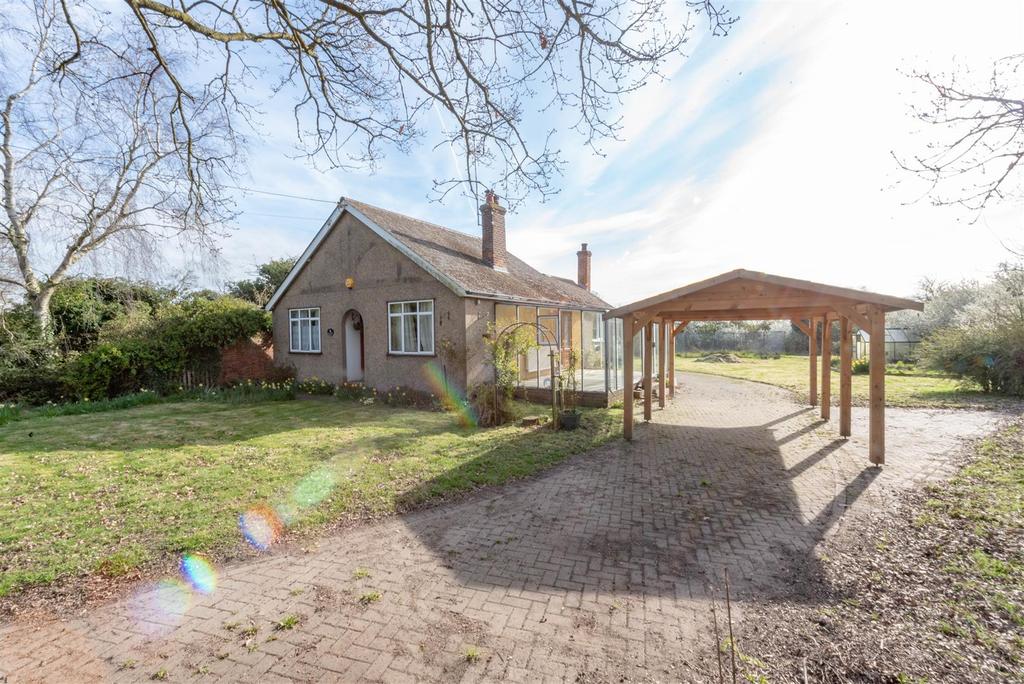 Hillside Farm, Bull Lane, Tiptree 2 bed equestrian property £585,000