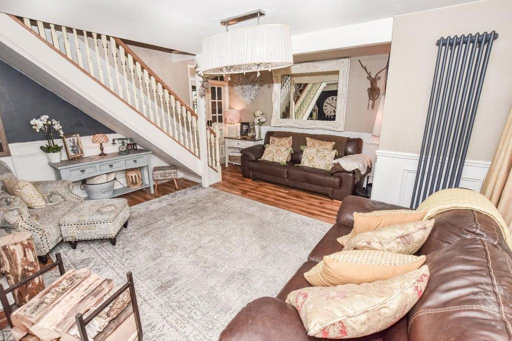 Bedells Avenue, Black Notley, Braintree 3 bed terraced house £285,000