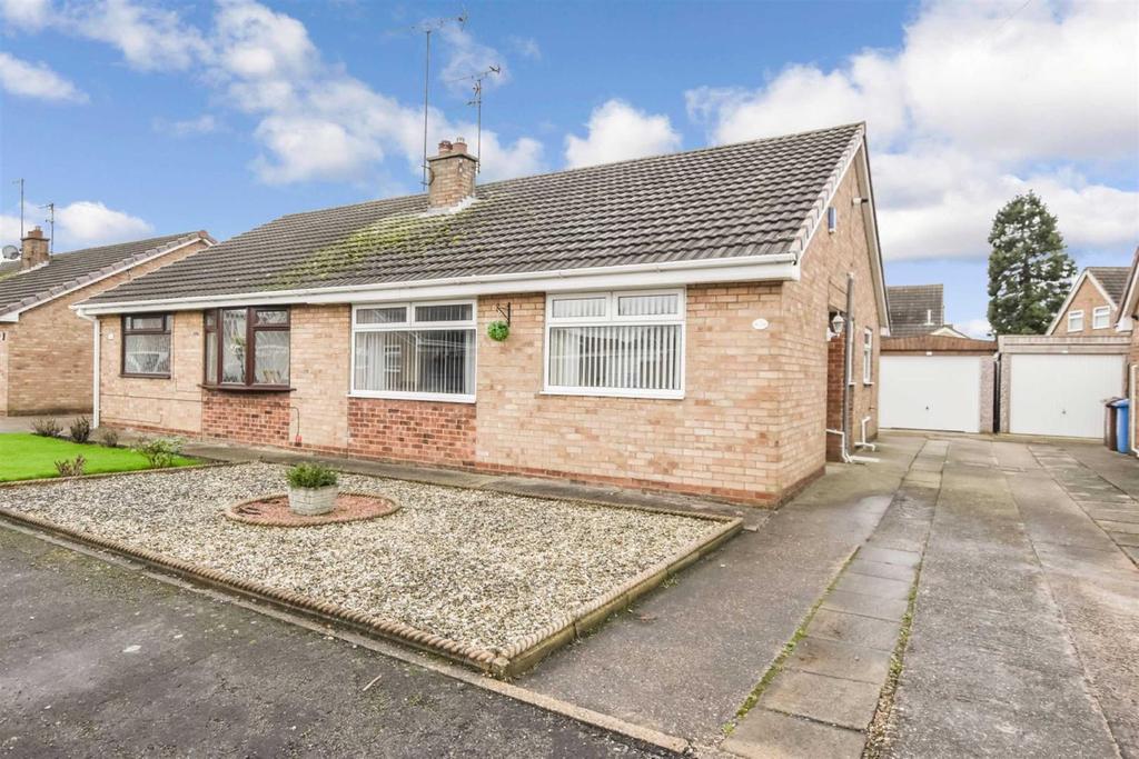 Silsden Avenue, Emmott Road, Hull 2 bed semidetached bungalow £130,000