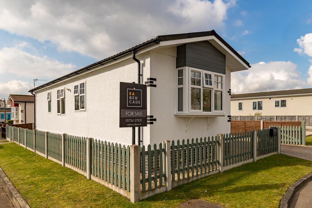 Ashfield Park, Scunthorpe 2 bed detached bungalow £90,000