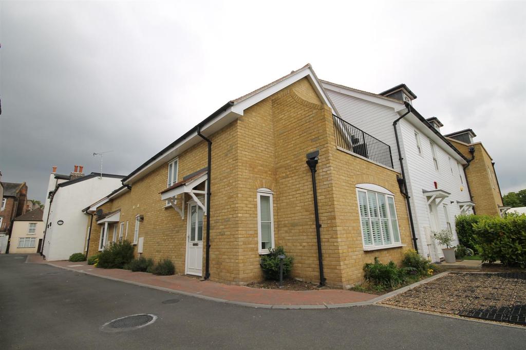 Upper Courtyard, 44 West Street, CARSHALTON 2 bed cottage £425,000
