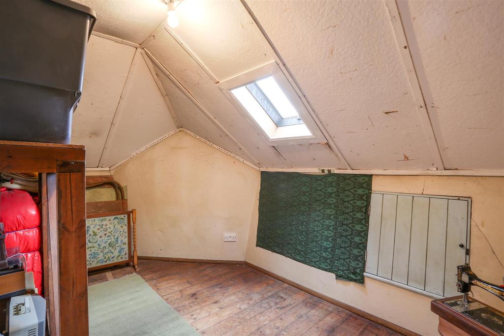 565201345 - 7 Bramble Banks, SM5 15.jpg