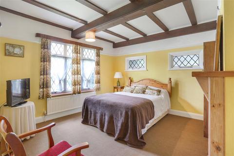 7 Bramble Banks, Carshalton, SM5 4QE