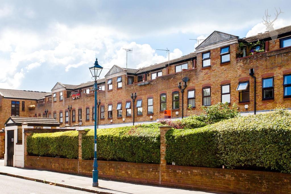 Malmesbury Road, London 2 bed townhouse for sale £475,000