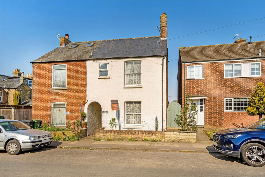 Queens Road, Thame, OX9 2 bed semidetached house £325,000