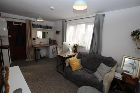 11 Coulsdon Close, Clacton-on-sea, CO16 8FN