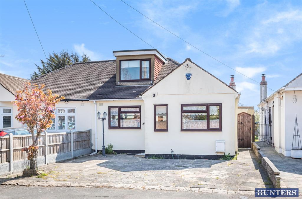 Kenilworth Gardens, Hornchurch, RM12 4SG 3 bed semidetached house £