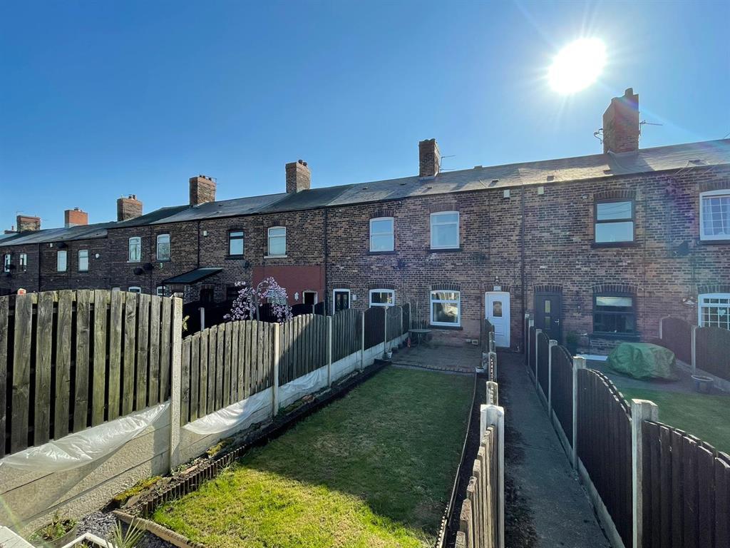 Higham Common Road, Barnsley, S75 1PW 2 bed terraced house £120,000
