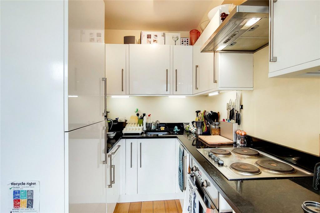 Acris Street, SW18 2 bed apartment £1,495 pcm (£345 pw)