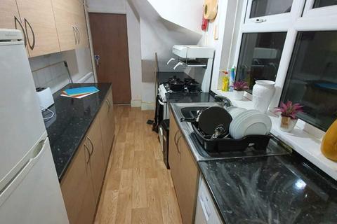 2 bedroom house share to rent, 2 Rooms In Lilac Avenue, Balsall Heath, B12 8RH