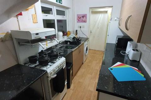 2 bedroom house share to rent, 2 Rooms In Lilac Avenue, Balsall Heath, B12 8RH