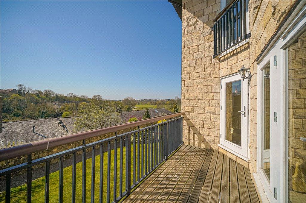 Castle Keep, Scott Lane, Wetherby... 2 bed apartment £415,000