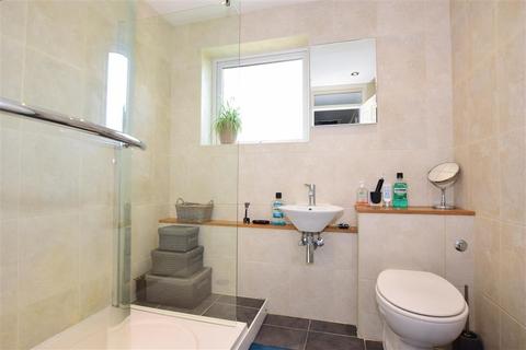 10 Farm Holt, New Ash Green, Longfield, DA3 8QA