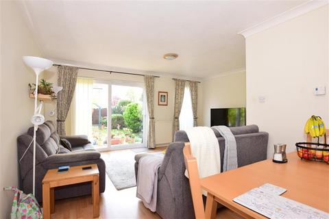 10 Farm Holt, New Ash Green, Longfield, DA3 8QA