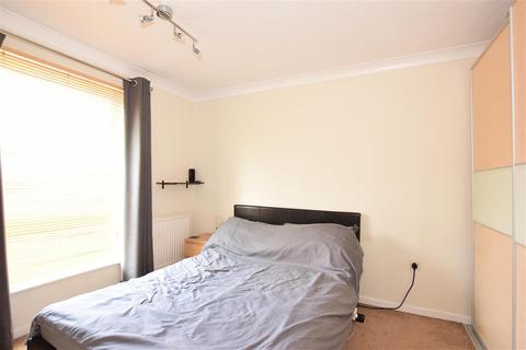 10 Farm Holt, New Ash Green, Longfield, DA3 8QA