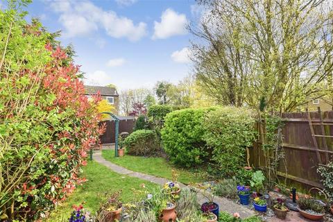 10 Farm Holt, New Ash Green, Longfield, DA3 8QA