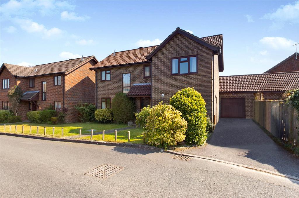 Ramptons Meadow, Tadley, Hampshire, RG26 4 bed detached house £450,000