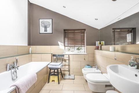 8 Bloomfield Road, Kingston Upon Thames, KT1 2SE