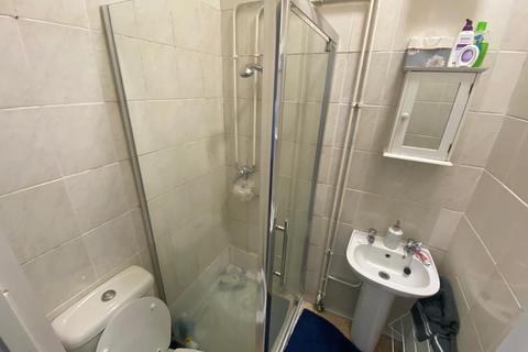 Flat 3, 36 Coundon Road, Coventry, CV1 4AW