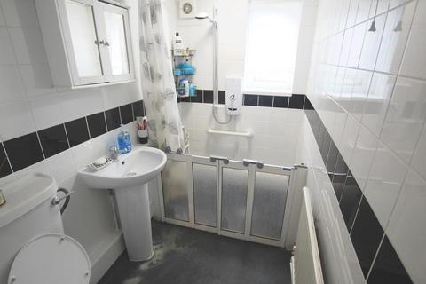 3 bedroom flat for sale, Queens Road, Plaistow, E13