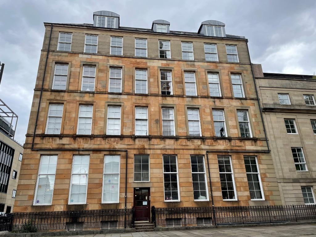 St Andrews Square, Glasgow, G1 1 bed flat £700 pcm (£162 pw)