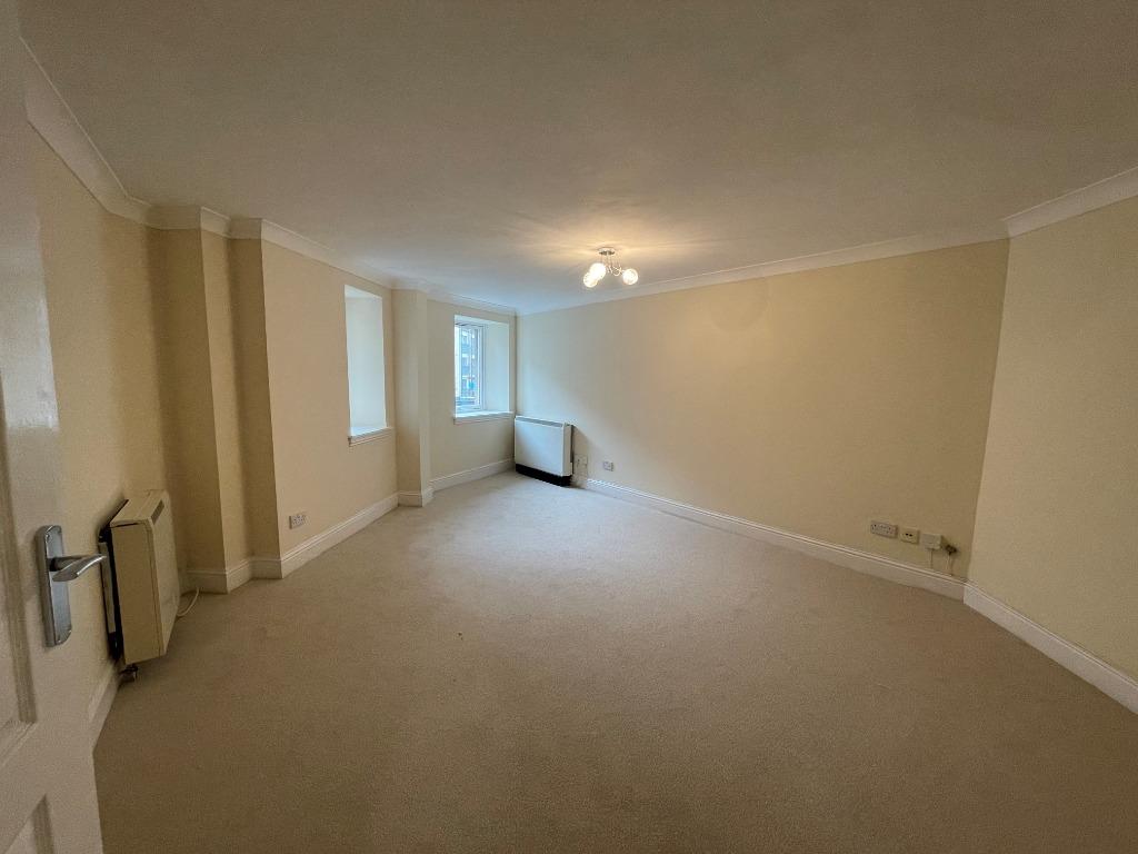 St Andrews Square, Glasgow, G1 1 bed flat £700 pcm (£162 pw)