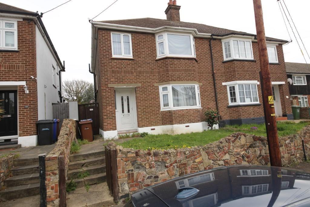 Fairview Avenue, StanfordleHope, Essex, SS17 0DT 3 bed semidetached