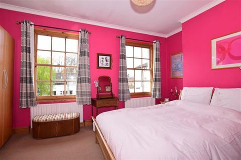 3 Clarence Place, Gravesend, DA12 1LD