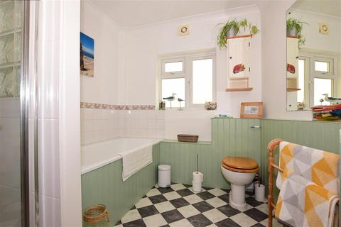 3 Clarence Place, Gravesend, DA12 1LD