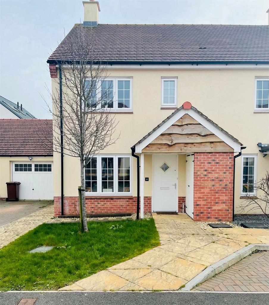 Greenhouse Gardens, Cullompton, EX15 3 bed terraced house £275,000