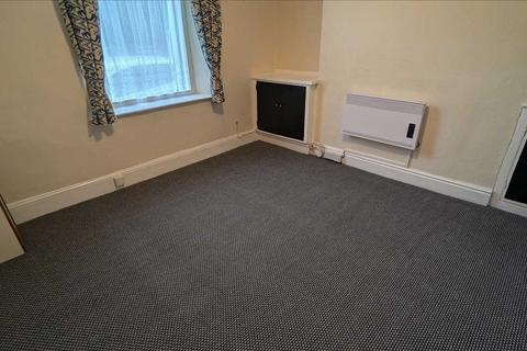 Studio to rent, Wellesley Road, Torquay